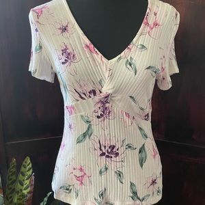 Candies short sleeve pastel floral print top….knot detail in front